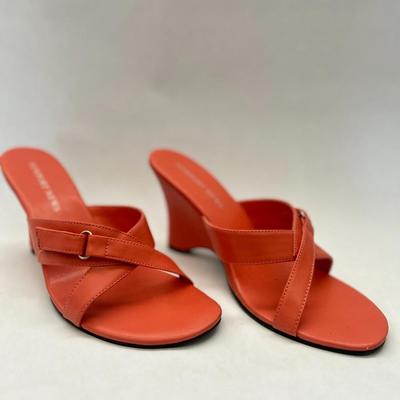 Newport News Size 8 Womens Shoes