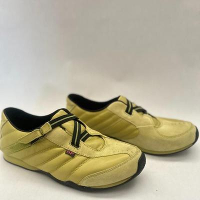 Hush Puppies - Size 8