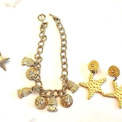 Sale Photo Thumbnail #388: All in good condition
1 Necklace and 2 Earrings