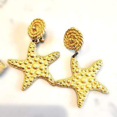 Sale Photo Thumbnail #389: All in good condition
1 Necklace and 2 Earrings