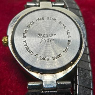 Lot 11: Ladies Watch - Heart Shape Bezel