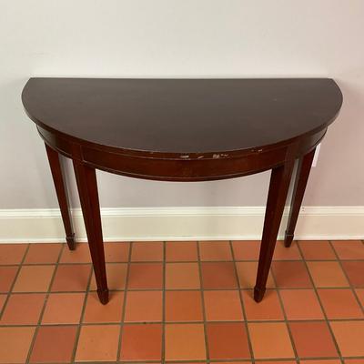 074 Federal Style Half-Moon Mahogany Demi-Lune Table