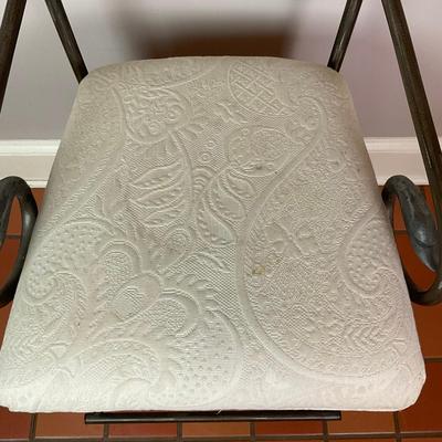078 Metal/Wrought Iron Chair With Cushion