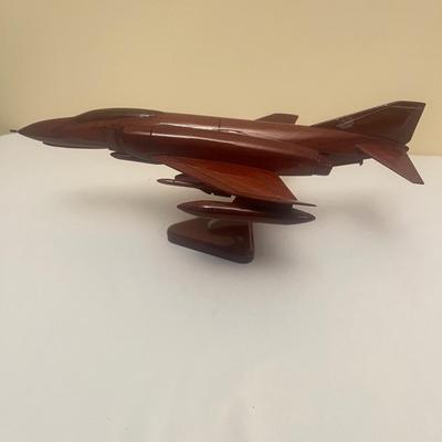 Two Fighter Jet Scale Models (LR-MG)