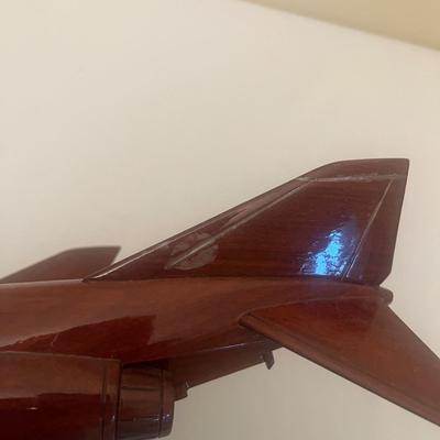 Two Fighter Jet Scale Models (LR-MG)