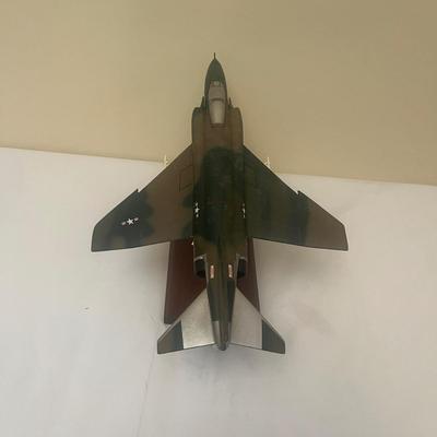 Two Fighter Jet Scale Models (LR-MG)