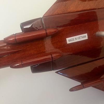 Two Fighter Jet Scale Models (LR-MG)