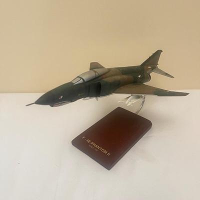 Two Fighter Jet Scale Models (LR-MG)