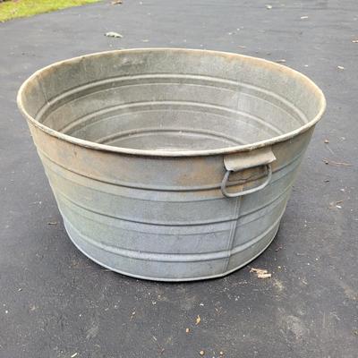 Metal Watering Cans and Buckets (S-EL)