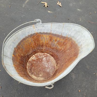 Metal Watering Cans and Buckets (S-EL)