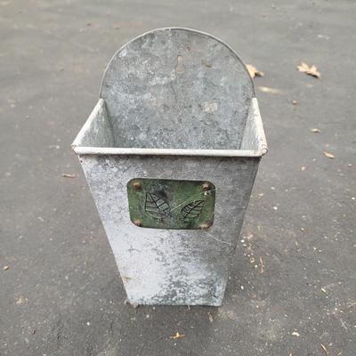 Metal Watering Cans and Buckets (S-EL)