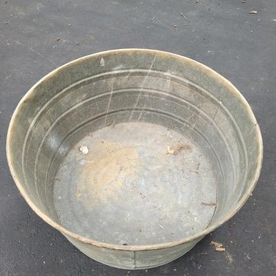 Metal Watering Cans and Buckets (S-EL)