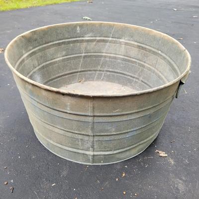 Metal Watering Cans and Buckets (S-EL)