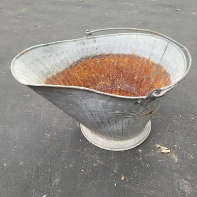 Metal Watering Cans and Buckets (S-EL)