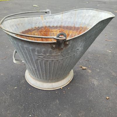 Metal Watering Cans and Buckets (S-EL)
