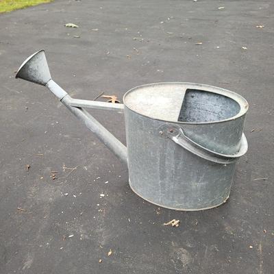 Metal Watering Cans and Buckets (S-EL)