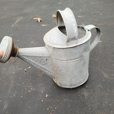 Metal Watering Cans and Buckets (S-EL)