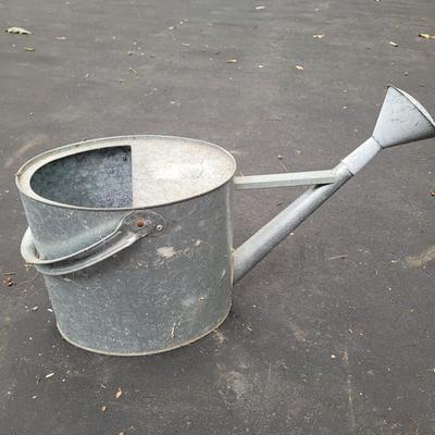 Metal Watering Cans and Buckets (S-EL)