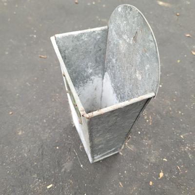 Metal Watering Cans and Buckets (S-EL)
