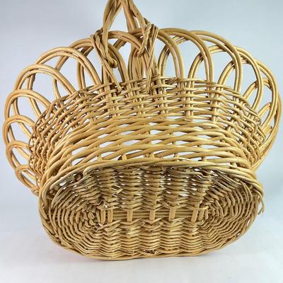 K116 LARGE Vintage Wicker Basket