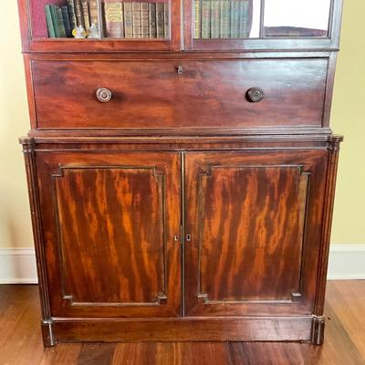 L122 Antique Georgian Bookshelf Cabinet