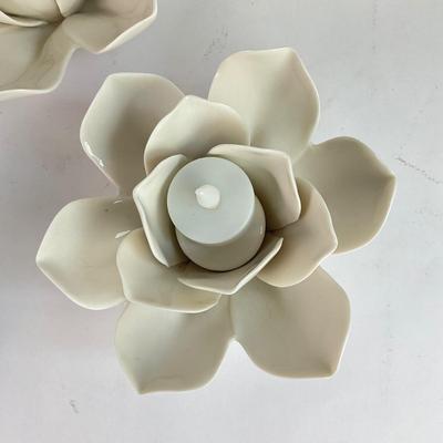 K132 Two's Company Pair of 5 Porcelain Flowers