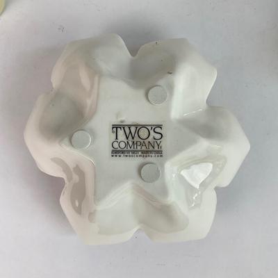 K132 Two's Company Pair of 5 Porcelain Flowers