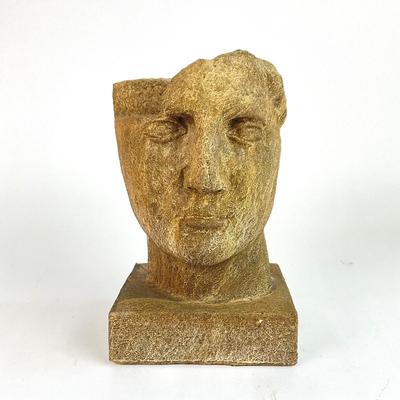 L134 Classica Head Sculpture to top of Fountain by Cara Classica