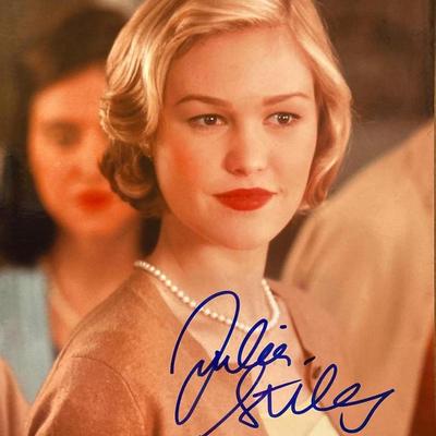 Julia Stiles signed photo