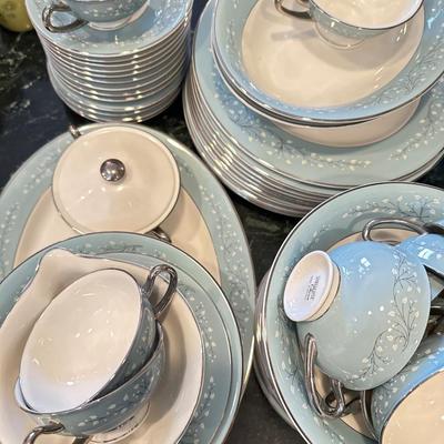 Kitchen Lot 8 - Syracuse china - Full set -10 dinner plates plus everything pictured