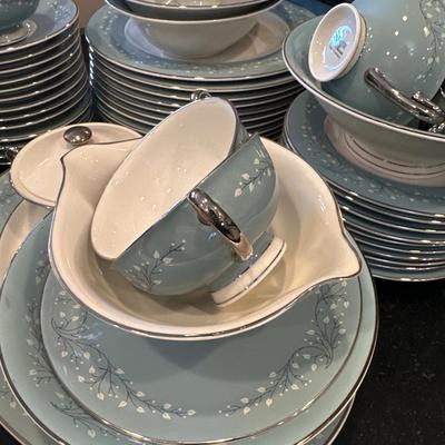 Kitchen Lot 8 - Syracuse china - Full set -10 dinner plates plus everything pictured
