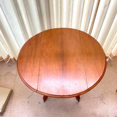 PR159 Walnut Victorian-Style Drop Leaf Table