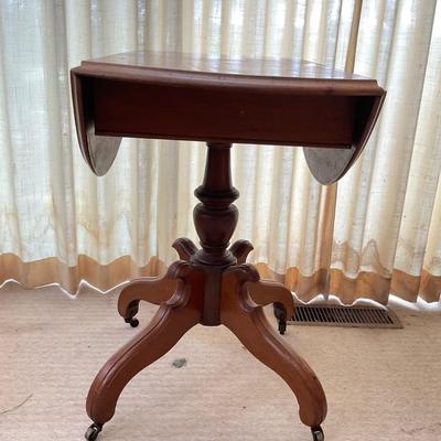 PR159 Walnut Victorian-Style Drop Leaf Table