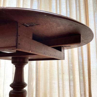 PR159 Walnut Victorian-Style Drop Leaf Table