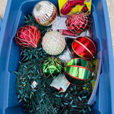Sale Photo Thumbnail #135: Ornaments & Lights