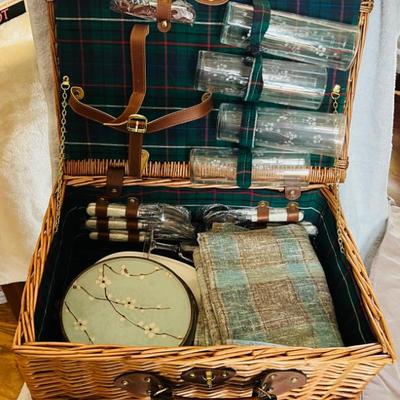 Sale Photo Thumbnail #172: Picnic Basket
