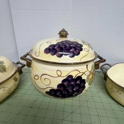 Sale Photo Thumbnail #4: Tabletops Unlimited features a vintage grapevine motif on cream-colored ceramic. Suitable for Induction & Vitroceramic