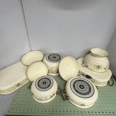 Sale Photo Thumbnail #7: Tabletops Unlimited features a vintage grapevine motif on cream-colored ceramic. Suitable for Induction & Vitroceramic