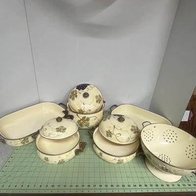 Sale Photo Thumbnail #6: Tabletops Unlimited features a vintage grapevine motif on cream-colored ceramic. Suitable for Induction & Vitroceramic