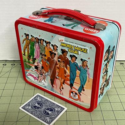 Sale Photo Thumbnail #15: Colorful cast illustration on front panel & Bright red plastic handle with secure metal latches.