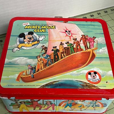 Sale Photo Thumbnail #17: Colorful cast illustration on front panel & Bright red plastic handle with secure metal latches.