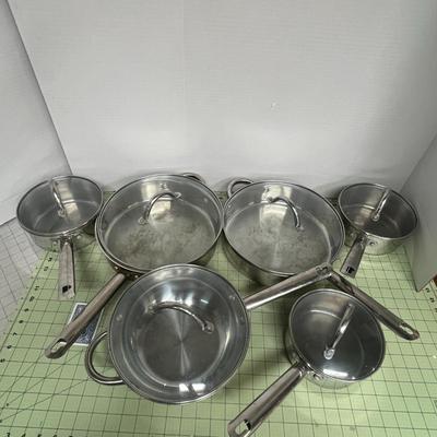Sale Photo Thumbnail #70: Features: high-quality stainless steel construction for professional-grade cooking performance.