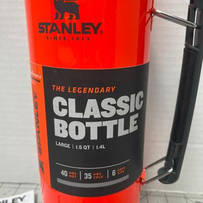 Sale Photo Thumbnail #717: Keeps drinks hot 40 hours, cold 35, durable build.