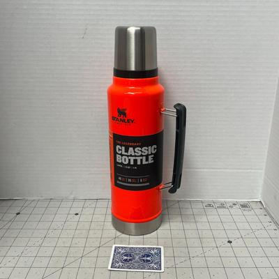 Sale Photo Thumbnail #715: Keeps drinks hot 40 hours, cold 35, durable build.