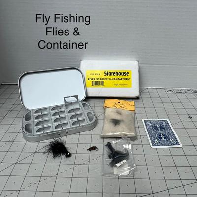 Sale Photo Thumbnail #806: Includes fly fishing flies and compact 16-slot storage container.