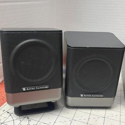 Sale Photo Thumbnail #870: 5.1 surround sound speakers with subwoofer, powerful audio for computers.