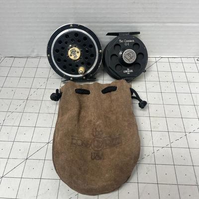 Sale Photo Thumbnail #875: High-quality fly fishing reel with protective pouch, durable and lightweight.