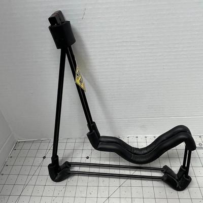 Sale Photo Thumbnail #922: Durable Stage Mate stand and Hercules wall guitar holder included.