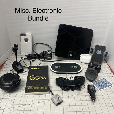 Sale Photo Thumbnail #987: Chargers, mounts, earbuds, case, screen protector included