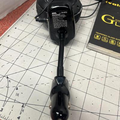 Sale Photo Thumbnail #989: Chargers, mounts, earbuds, case, screen protector included